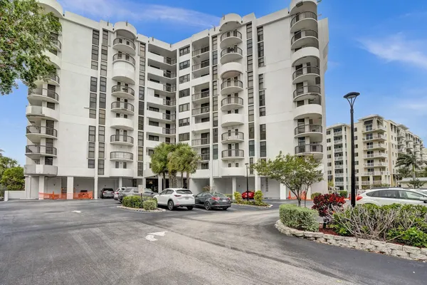 $3,950 | 1361 South Ocean Boulevard, Unit 210, Pompano Beach, FL 33062
