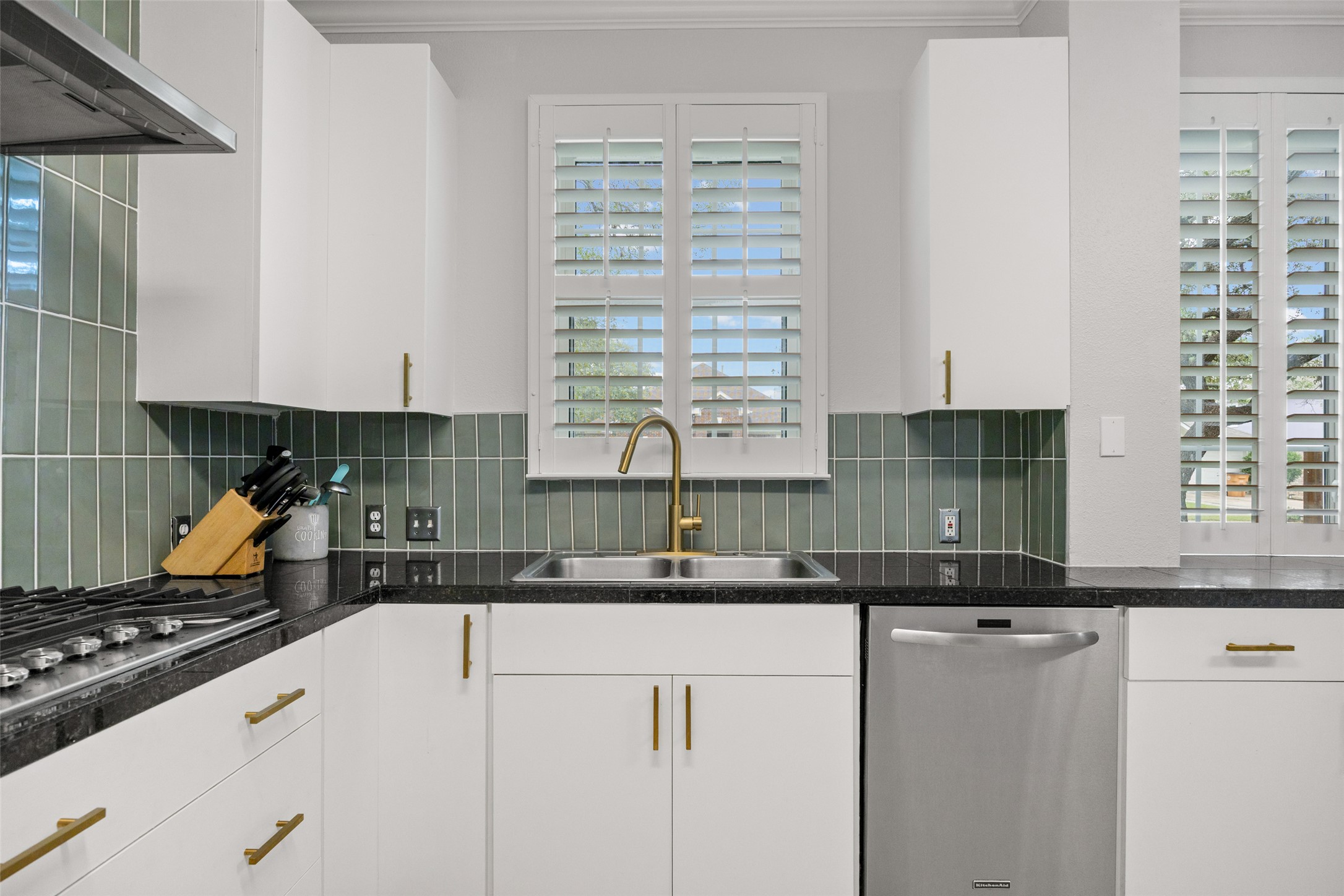 8610 Axis Drive Austin, TX 78749 - Photo 4 of 29 a kitchen with a sink stove and cabinets