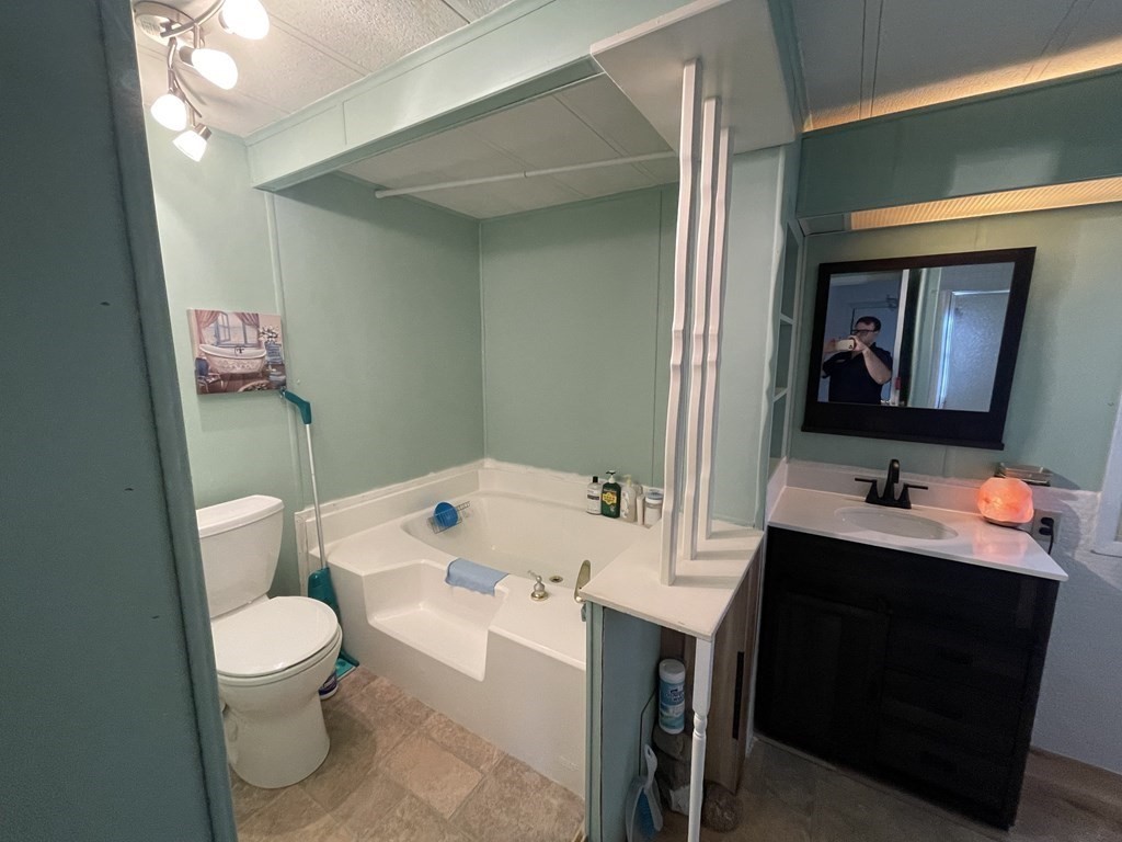 52 Contessa Drive Springfield, MA 01119 - Photo 18 of 21 Gallery Image 18