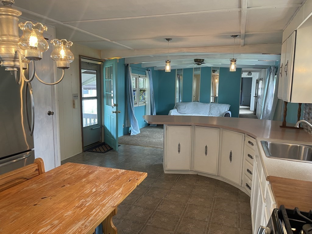 52 Contessa Drive Springfield, MA 01119 - Photo 8 of 21 Gallery Image 8