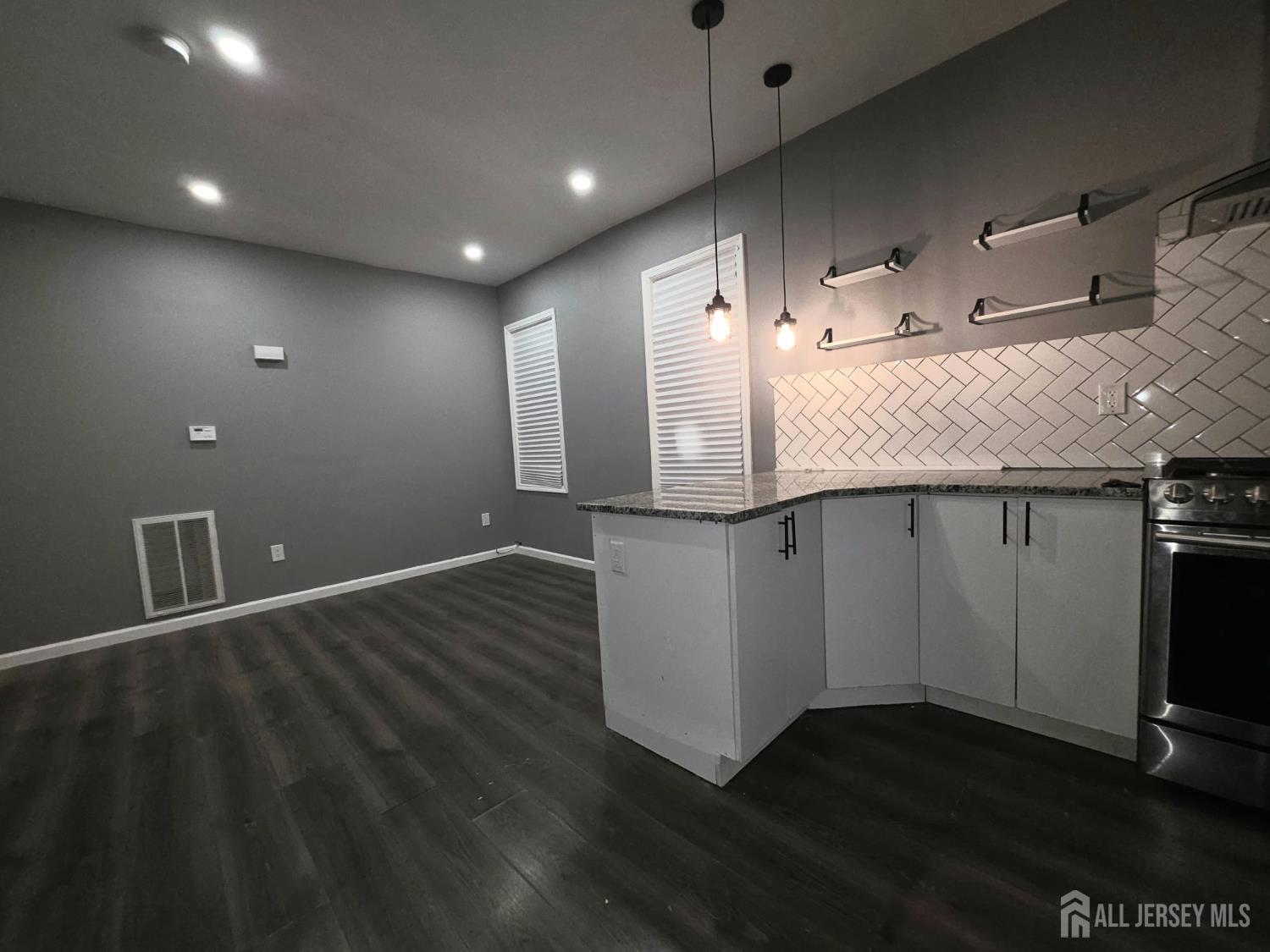 487 South 17th Street Newark, NJ 07103 - Photo 6 of 17