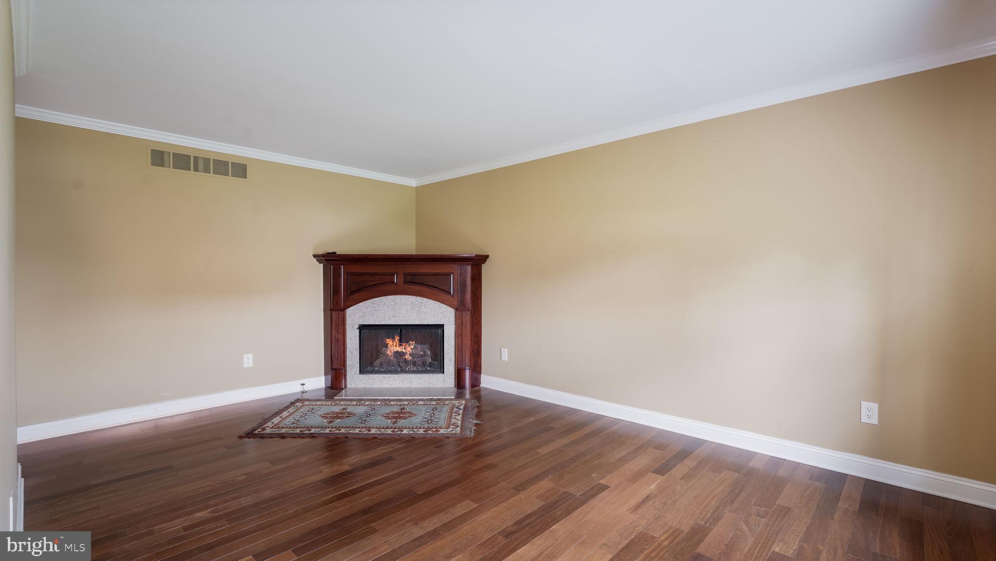 83 Baylis Road Langhorne, PA 19047 - Photo 12 of 27 Living Room