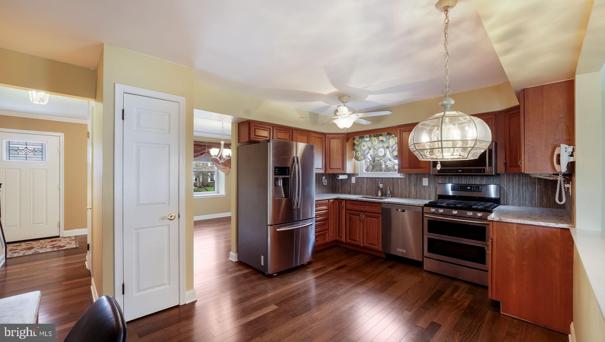 Eat In Kitchen