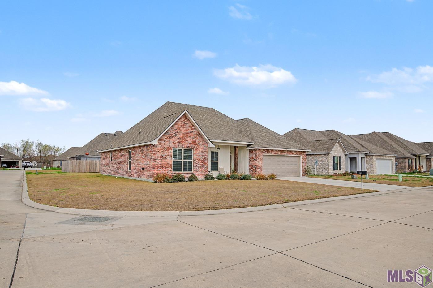 321 Carriage Way Thibodaux, LA 70301 - Photo 2 of 12