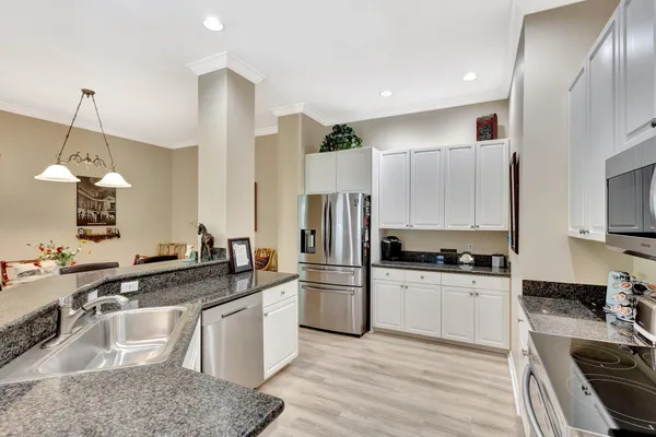$3,500 | 2941 Twin Oaks Way, Wellington, FL 33414