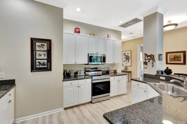 $3,500 | 2941 Twin Oaks Way, Wellington, FL 33414