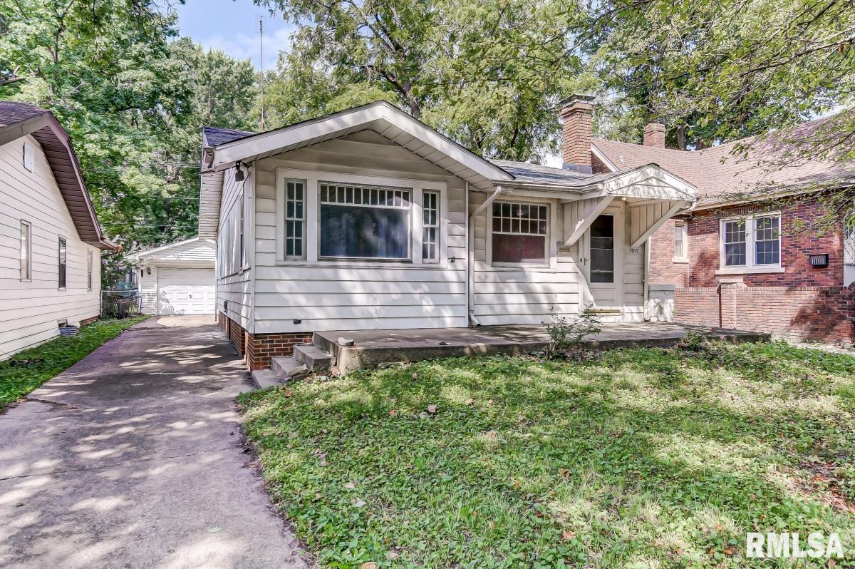 1915 South 5th Street Springfield, IL 62703 - Photo 1 of 19