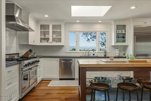 a en suite bathroom with a toilet