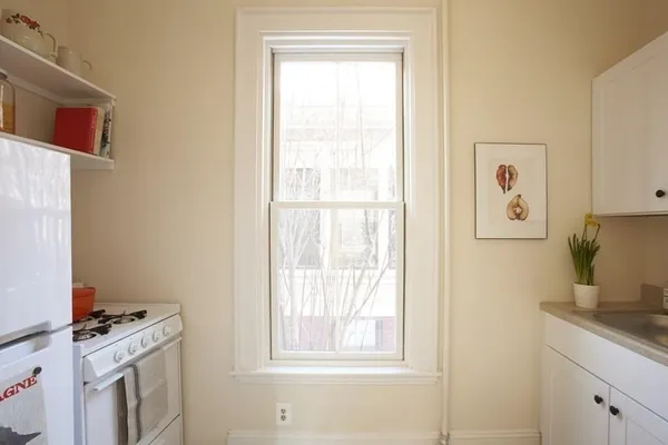 $2,700 | 26 Linnaean Street, Unit 4, Cambridge, MA 02138