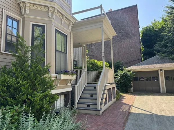 $2,700 | 26 Linnaean Street, Unit 4, Cambridge, MA 02138