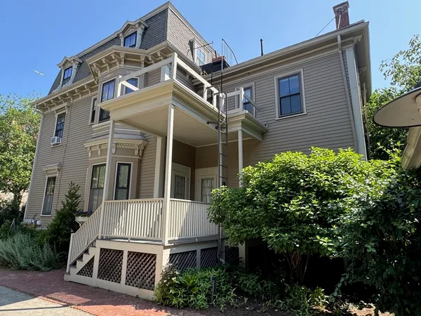 $2,700 | 26 Linnaean Street, Unit 4, Cambridge, MA 02138