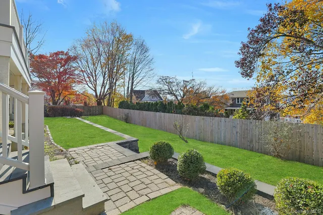 a view of yard with grass and trees