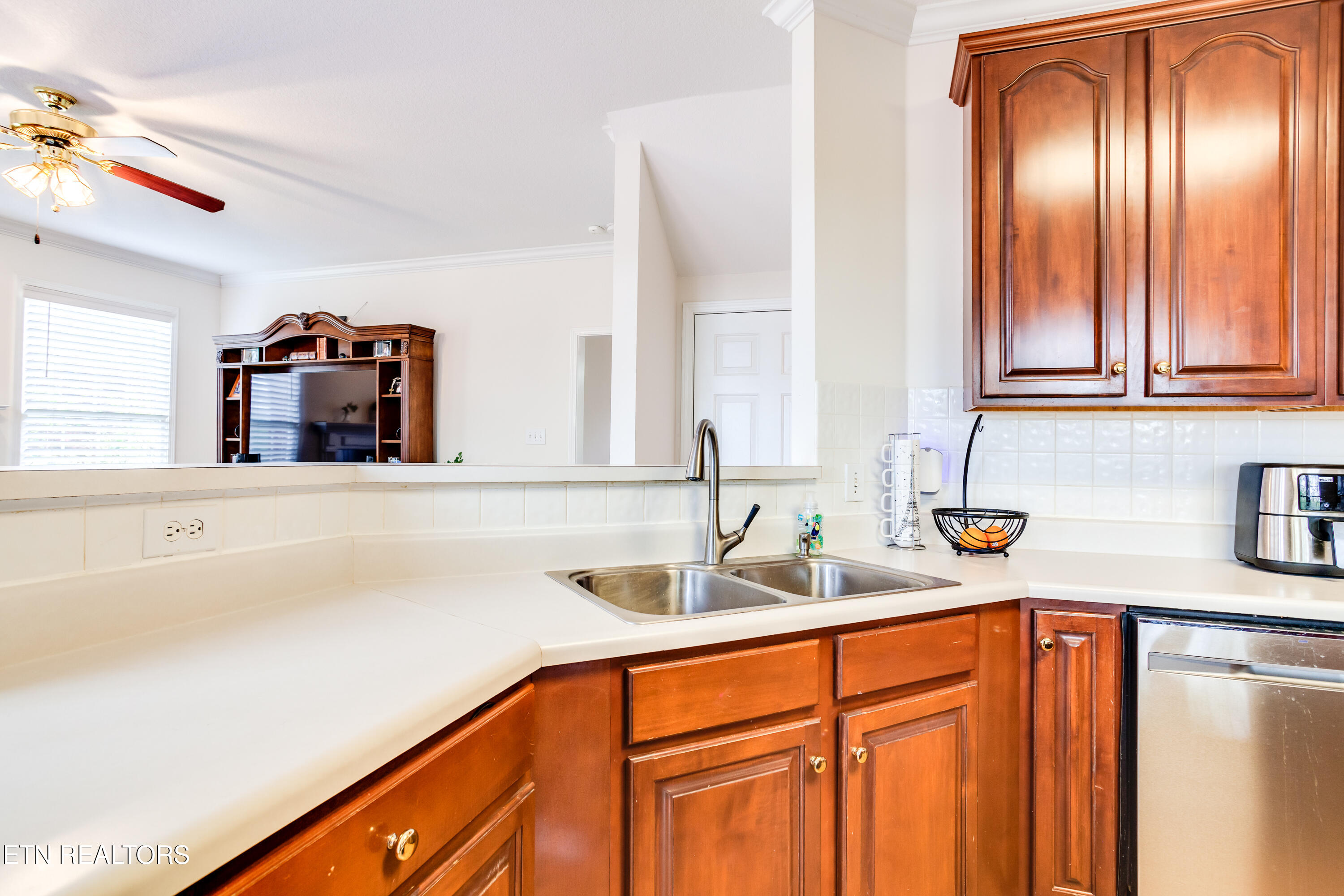 5648 Bridgehampton Drive Powell, TN 37849 - Photo 14 of 50 017260404-1-5648BridgehamtonDrPowellTn-S