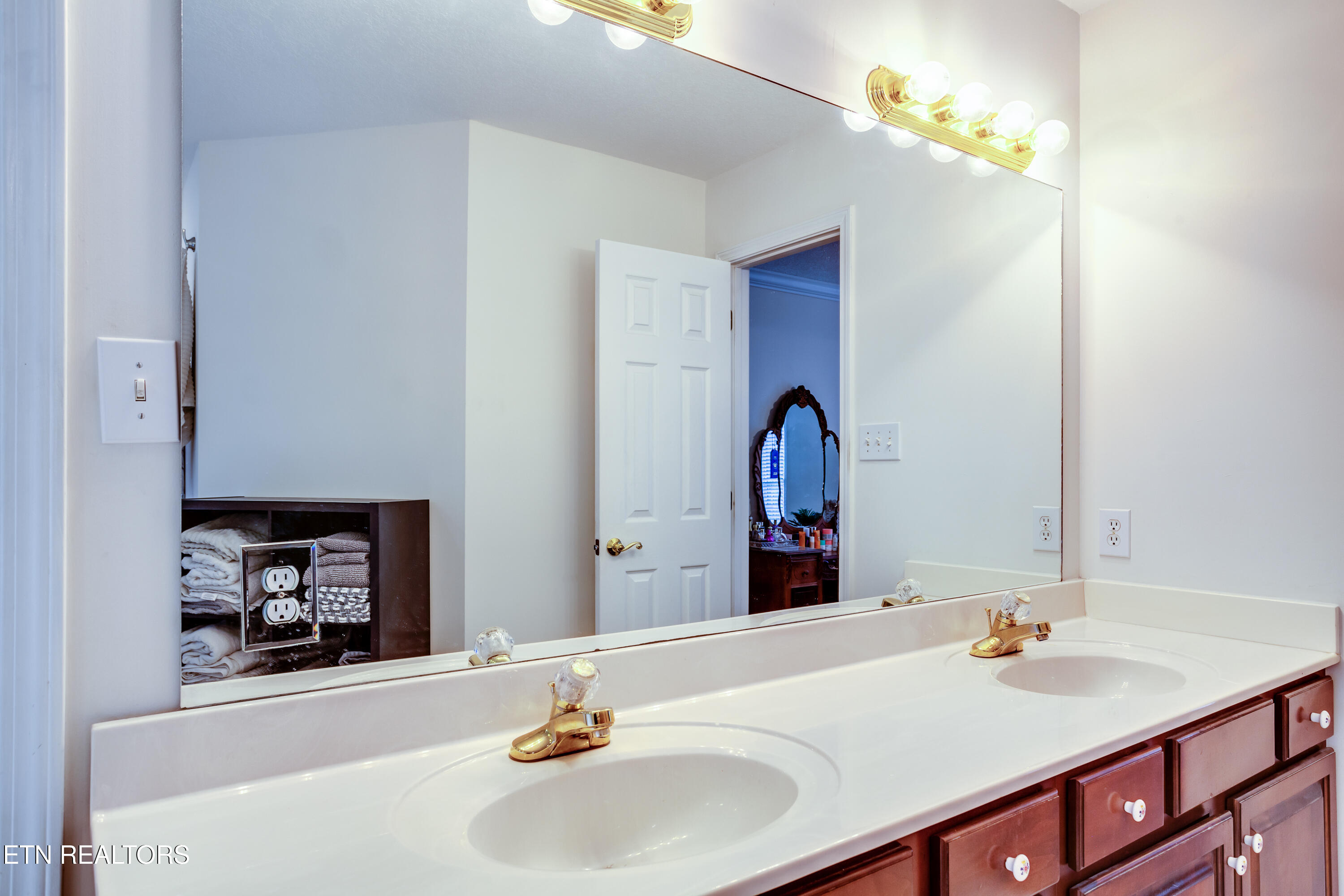 5648 Bridgehampton Drive Powell, TN 37849 - Photo 26 of 50 033260404-1-5648BridgehamtonDrPowellTn-S