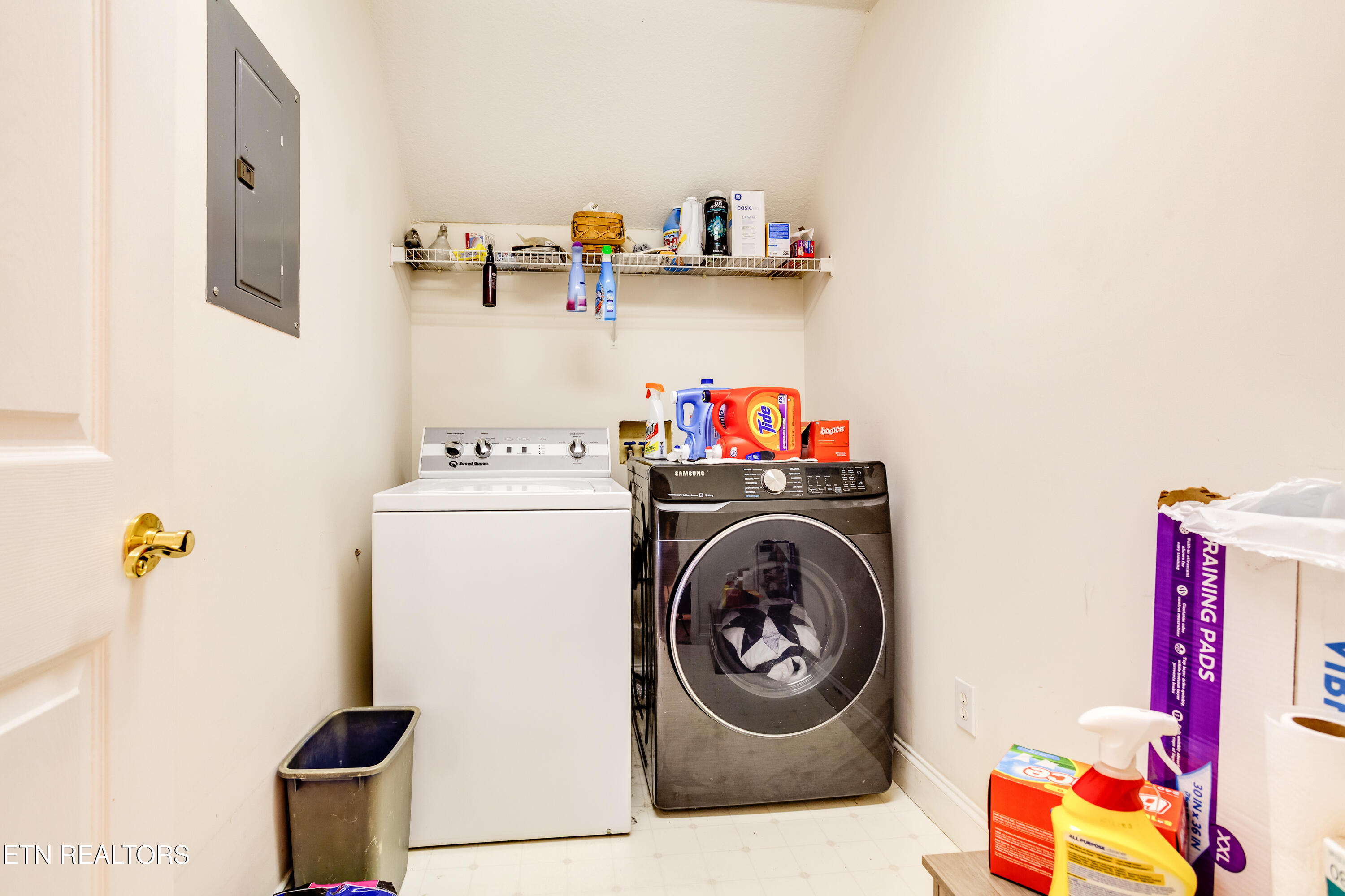 5648 Bridgehampton Drive Powell, TN 37849 - Photo 34 of 50 039260404-1-5648BridgehamtonDrPowellTn-S