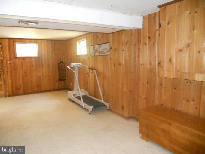 405 Hannes Street Silver Spring, MD 20901 - Photo 4 of 29 Interior (General)