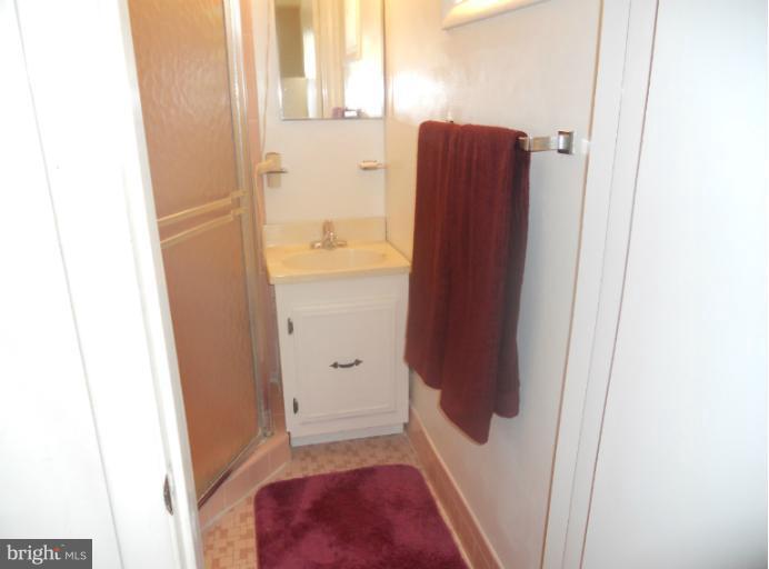 405 Hannes Street Silver Spring, MD 20901 - Photo 9 of 29 Bath (Master)
