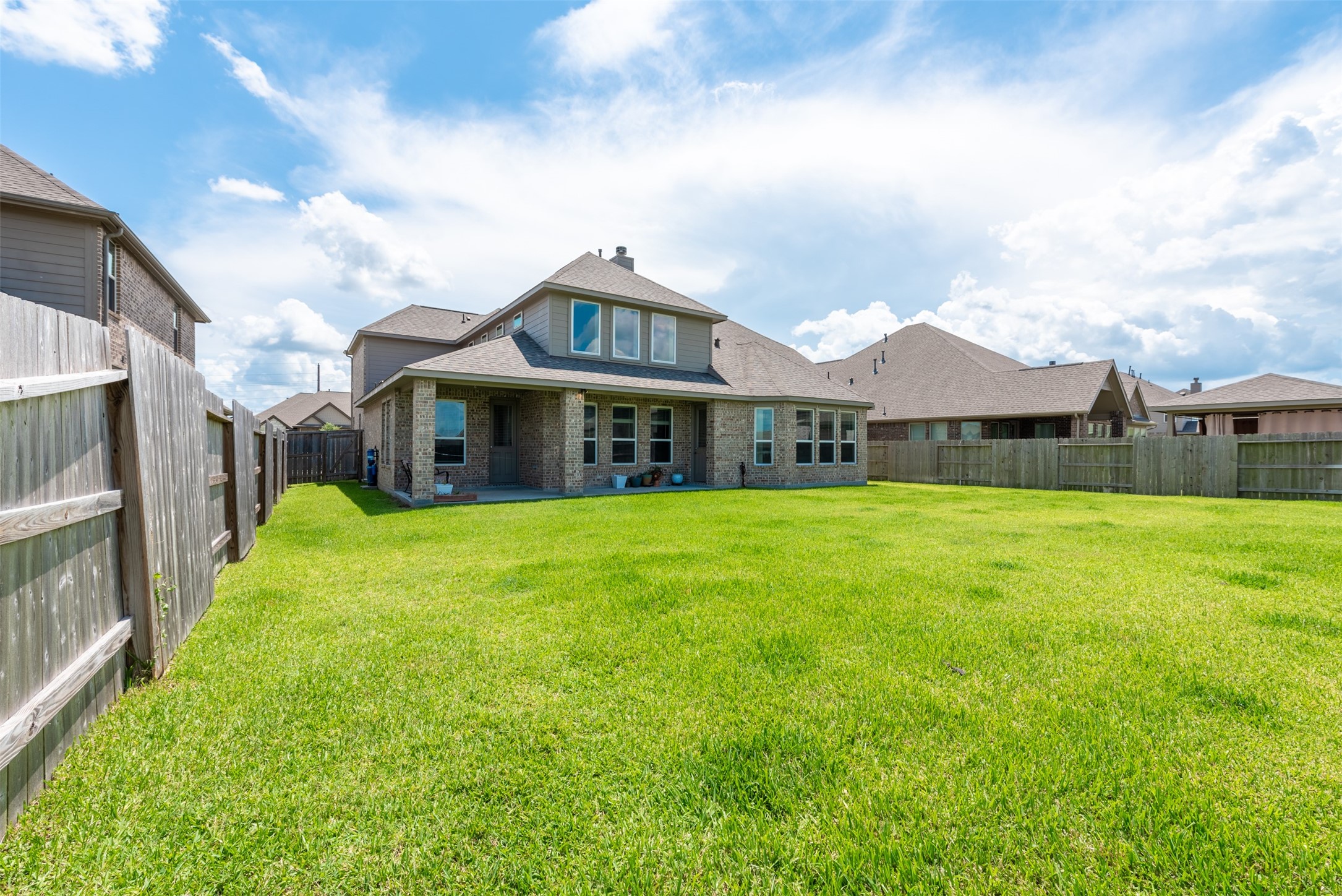 4310 Markstone Ridge Lane Rosharon, TX 77583 - Photo 39 of 40 a front view of house with yard