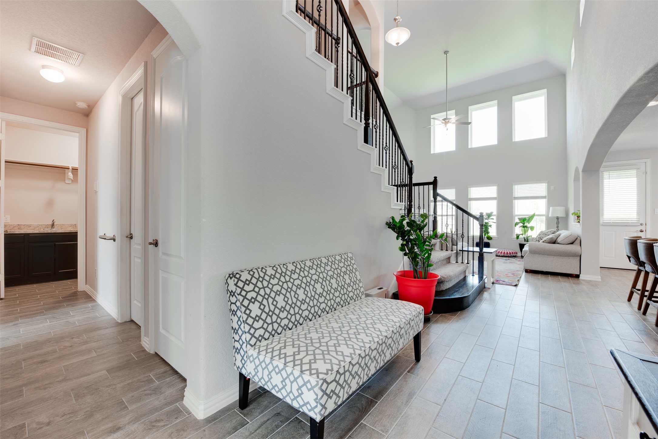4310 Markstone Ridge Lane Rosharon, TX 77583 - Photo 6 of 40 a hallway with a couch and a potted plant
