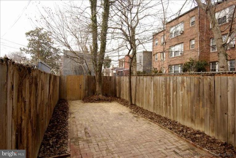 334 8th Street Northeast Washington, DC 20002 - Photo 2 of 23 Back Patio