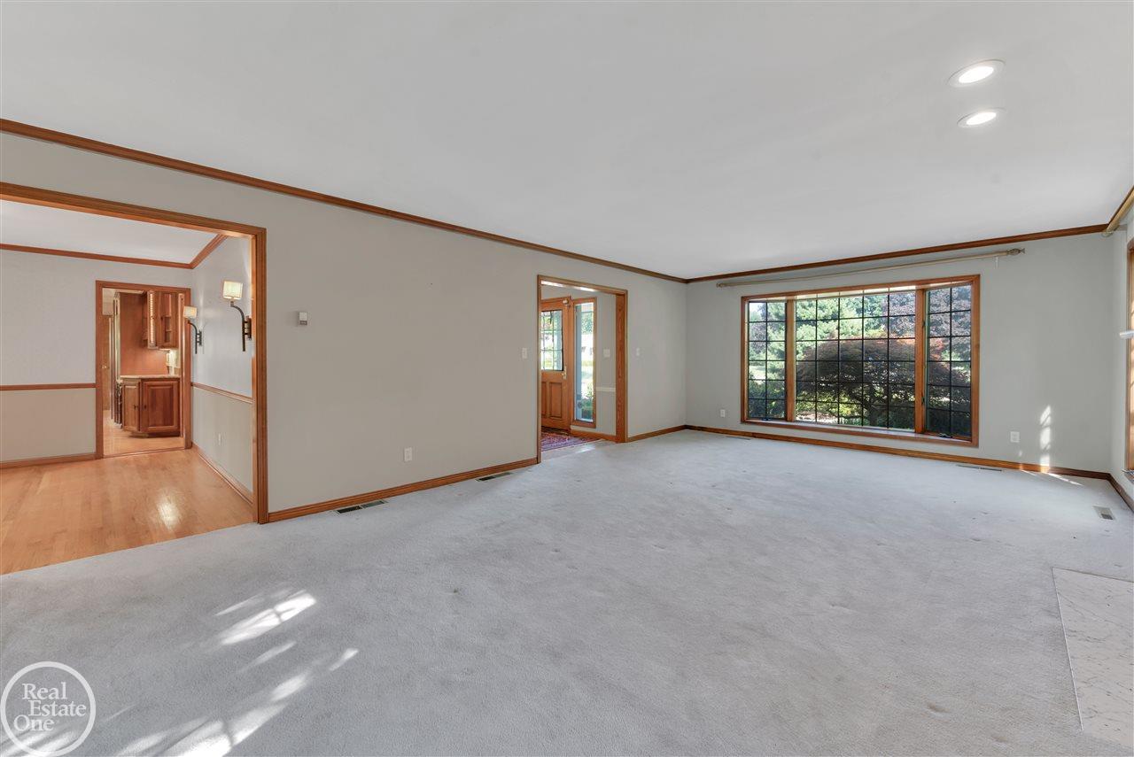 747 Ballantyne Road Grosse Pointe, MI 48236 - Photo 17 of 46 50016439-16.JPG