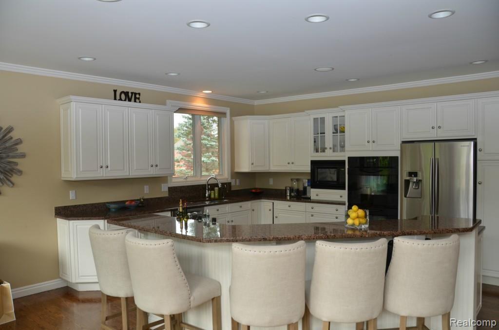 4611 Goodison Pl Drive Rochester, MI 48306 - Photo 11 of 37 OLA_1778.jpg