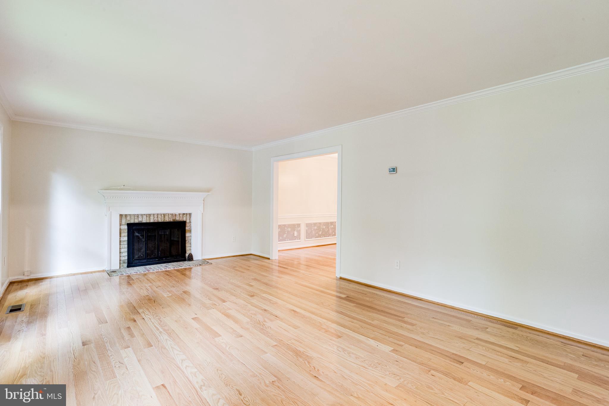 Oversized Living Room- Fireplace