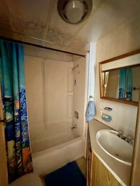 2-262 Woodhaven Sublette, IL 61367 - Photo 20 of 20 a bathroom with a sink and a tub