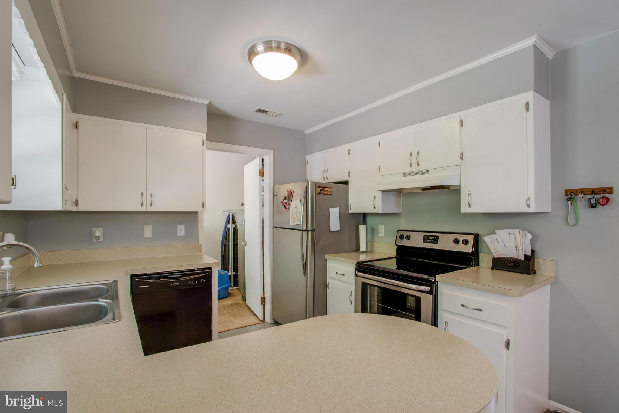 22501 Newtowne Neck Road Leonardtown, MD 20650 - Photo 9 of 27 Kitchen Peninsula