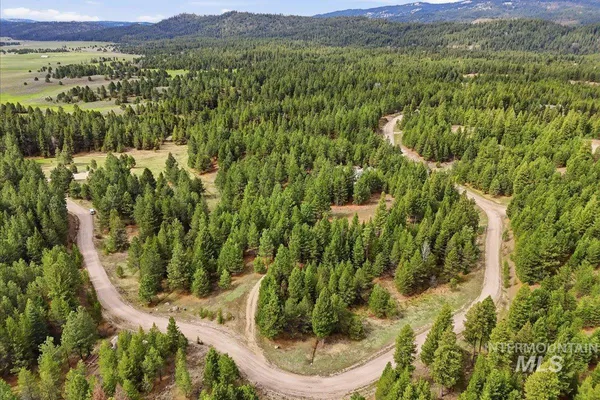 $369,900 | 7 Carol Court, Cascade, ID 83611