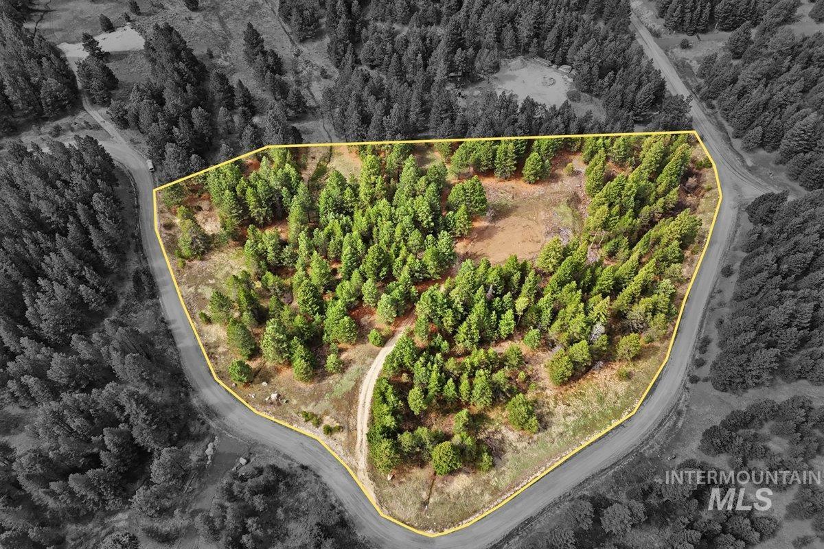 7 Carol Court Cascade, ID 83611 - Photo 2 of 39