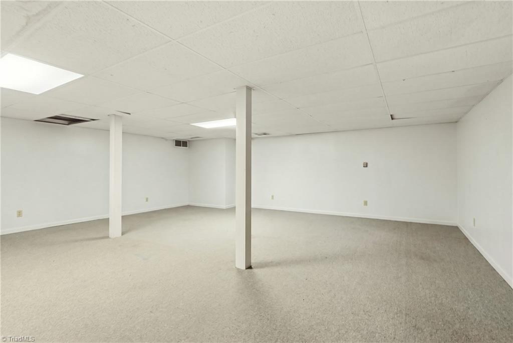 406 Spring Road Jamestown, NC 27282 - Photo 28 of 45 Gallery Image 28