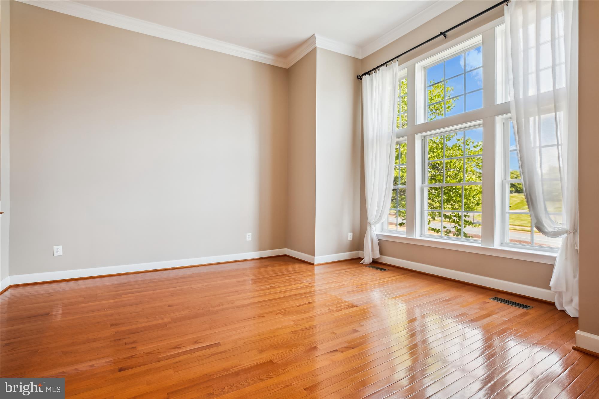 1206 Gaither Road Rockville, MD 20850 - Photo 8 of 134 Living Room
