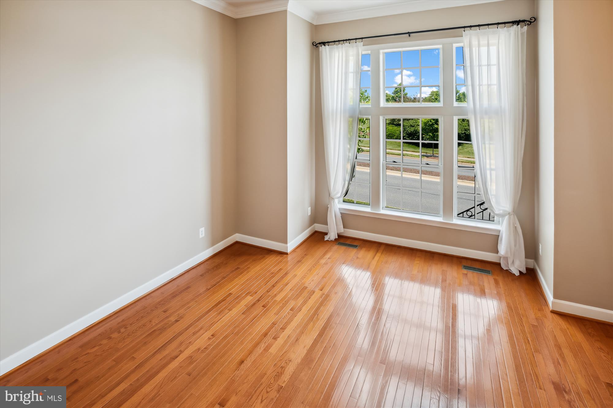 1206 Gaither Road Rockville, MD 20850 - Photo 10 of 134 Living Room