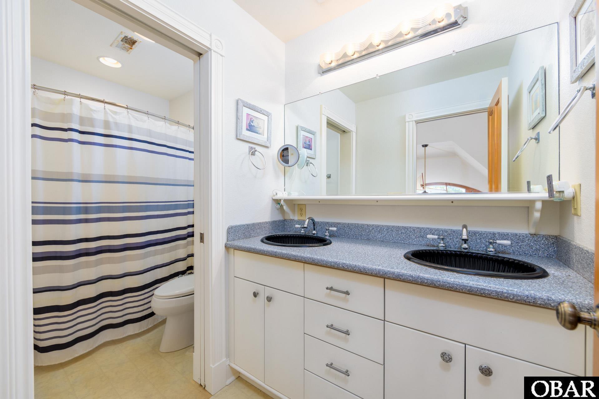 288 Bayview Drive Stumpy Point, NC 27978 - Photo 33 of 49 Top floor Bath