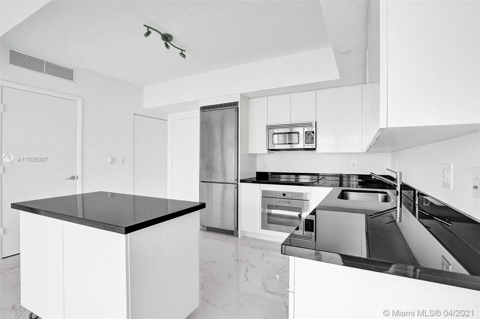 92 Southwest 3rd Street, Unit 2711 Miami, FL 33130 - Photo 3 of 27