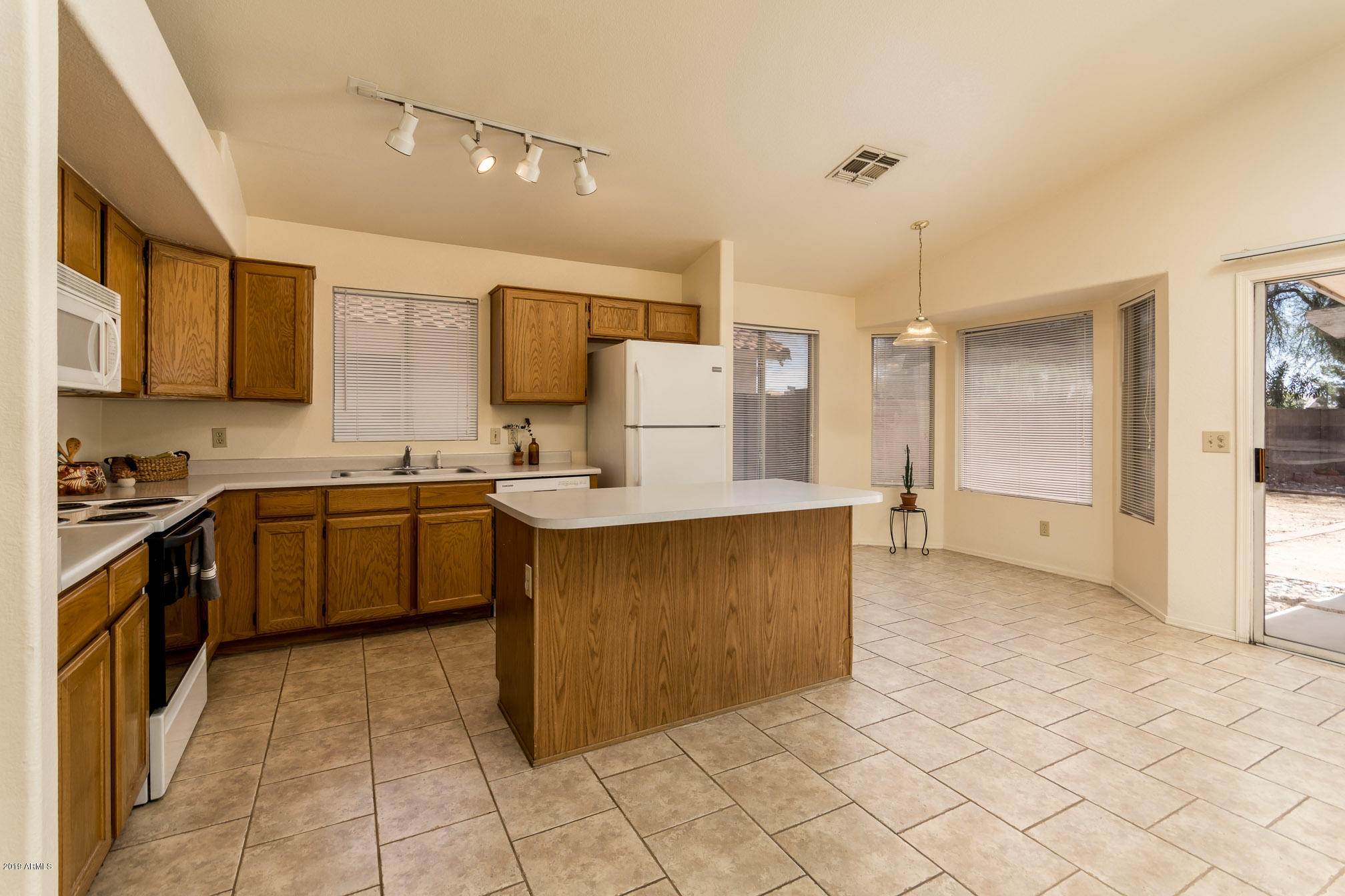 7717 West Boca Raton Road Peoria, AZ 85381 - Photo 9 of 25 Gallery Image 9