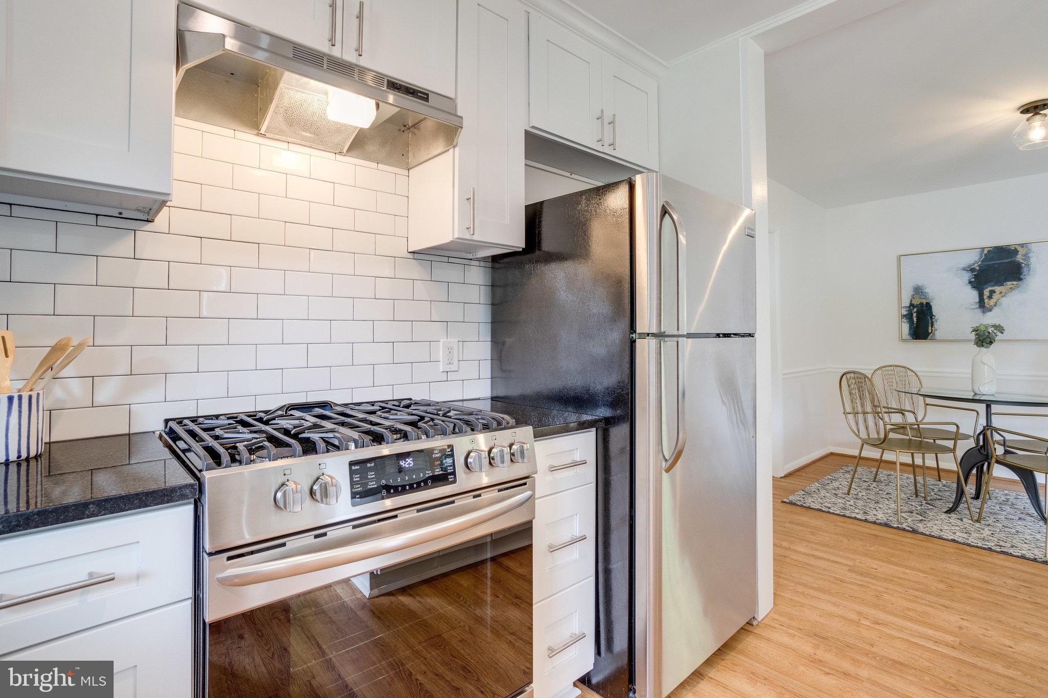 5501 Gardner Place Springfield, VA 22151 - Photo 12 of 35 Gas cooking... great!