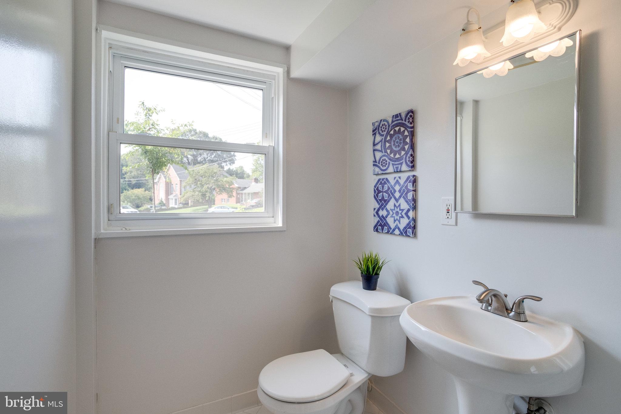 5501 Gardner Place Springfield, VA 22151 - Photo 22 of 35 Downstairs Bathroom