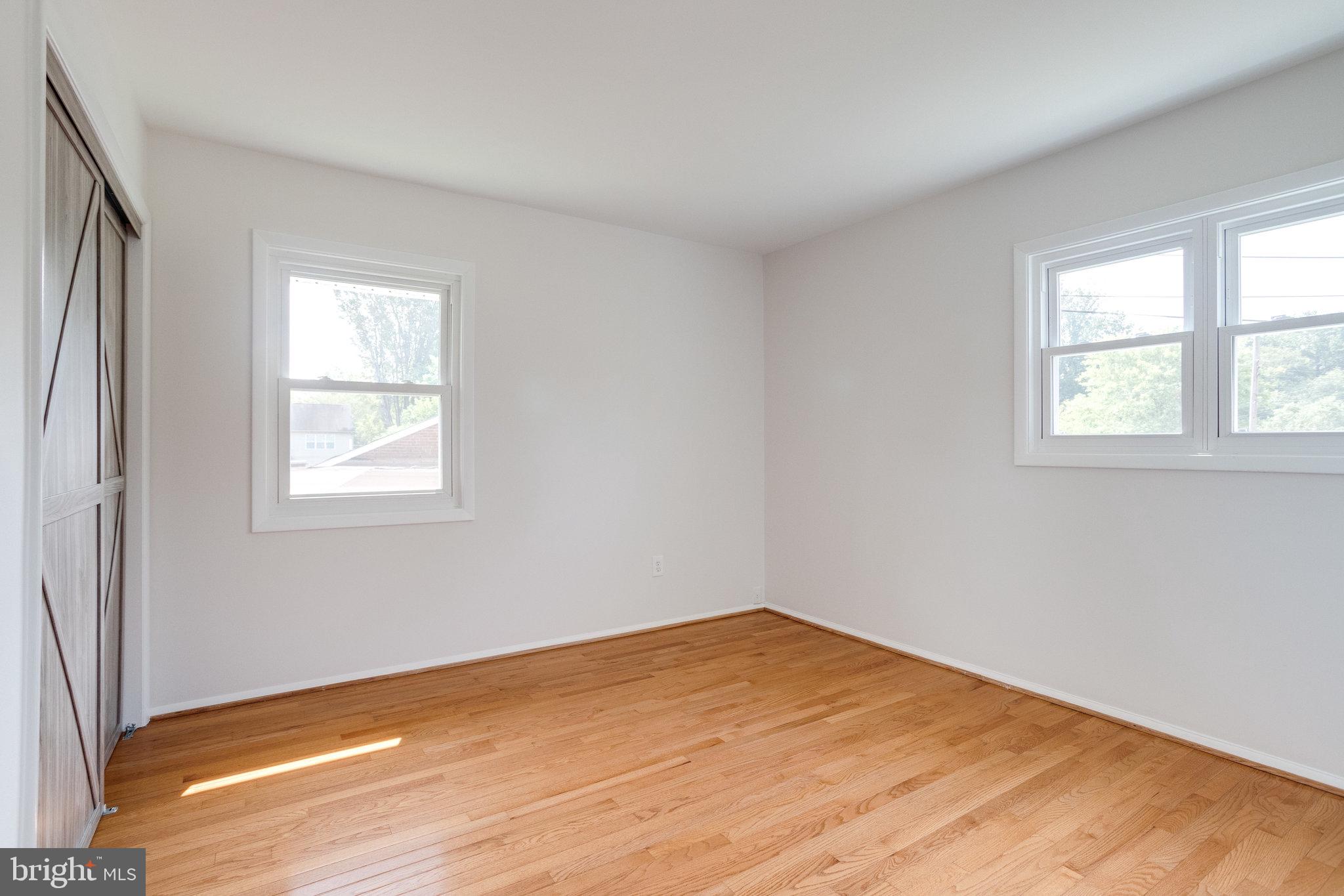 5501 Gardner Place Springfield, VA 22151 - Photo 23 of 35 LOTS OF WINDOWS IN THIS BEDROOM