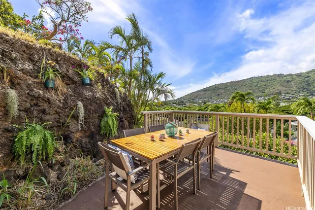 $1,650,000 | 2897 Kalawao Street, Unit 61, Honolulu, HI 96822