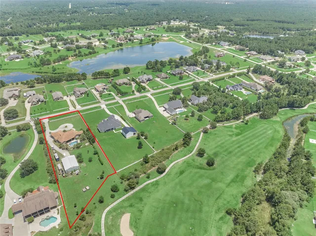 a view of a tennis court