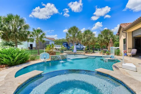 a room with lots of tables and chairs