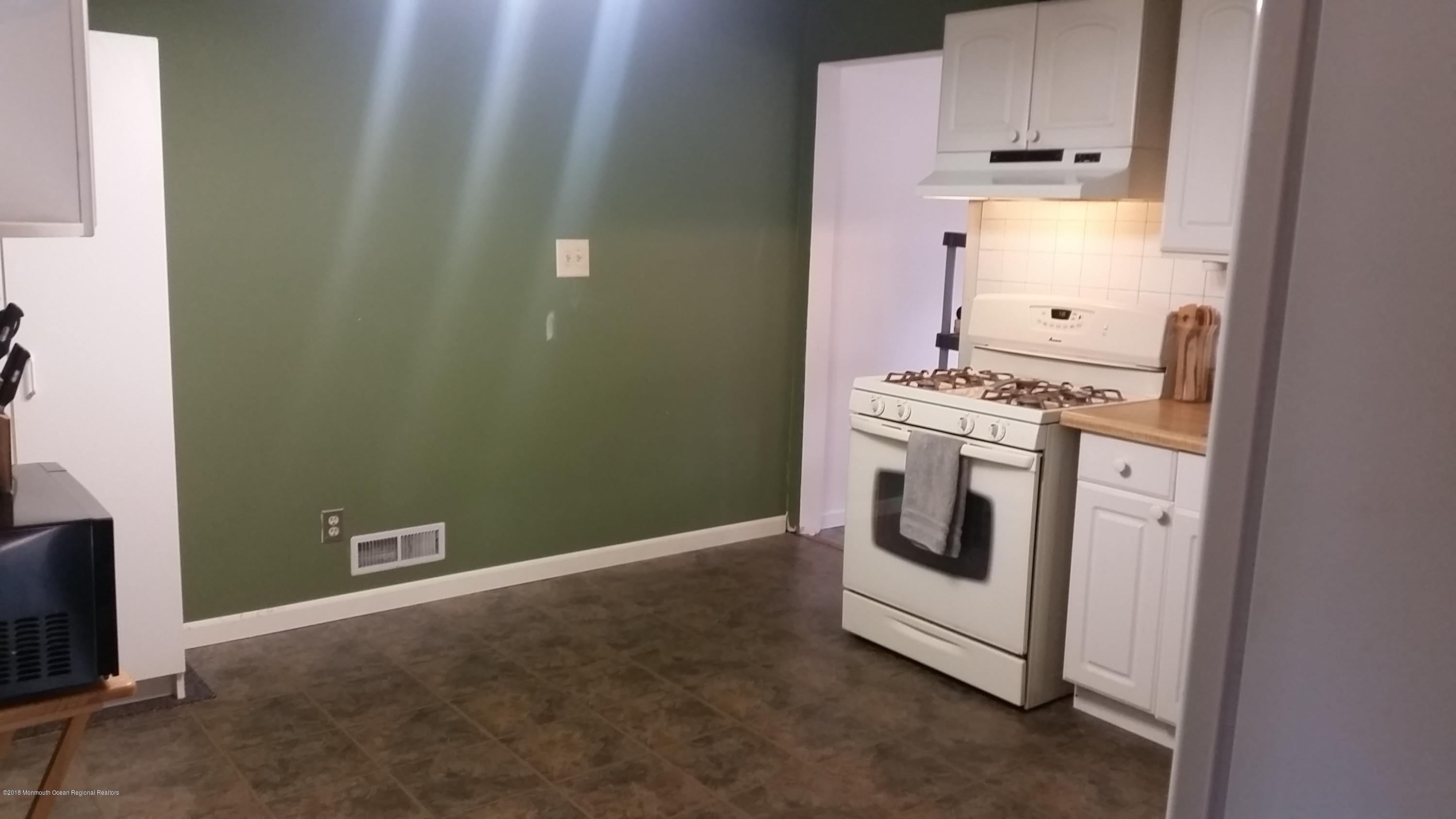 313 Aldrich Road Howell, NJ 07731 - Photo 3 of 19 Kitchen