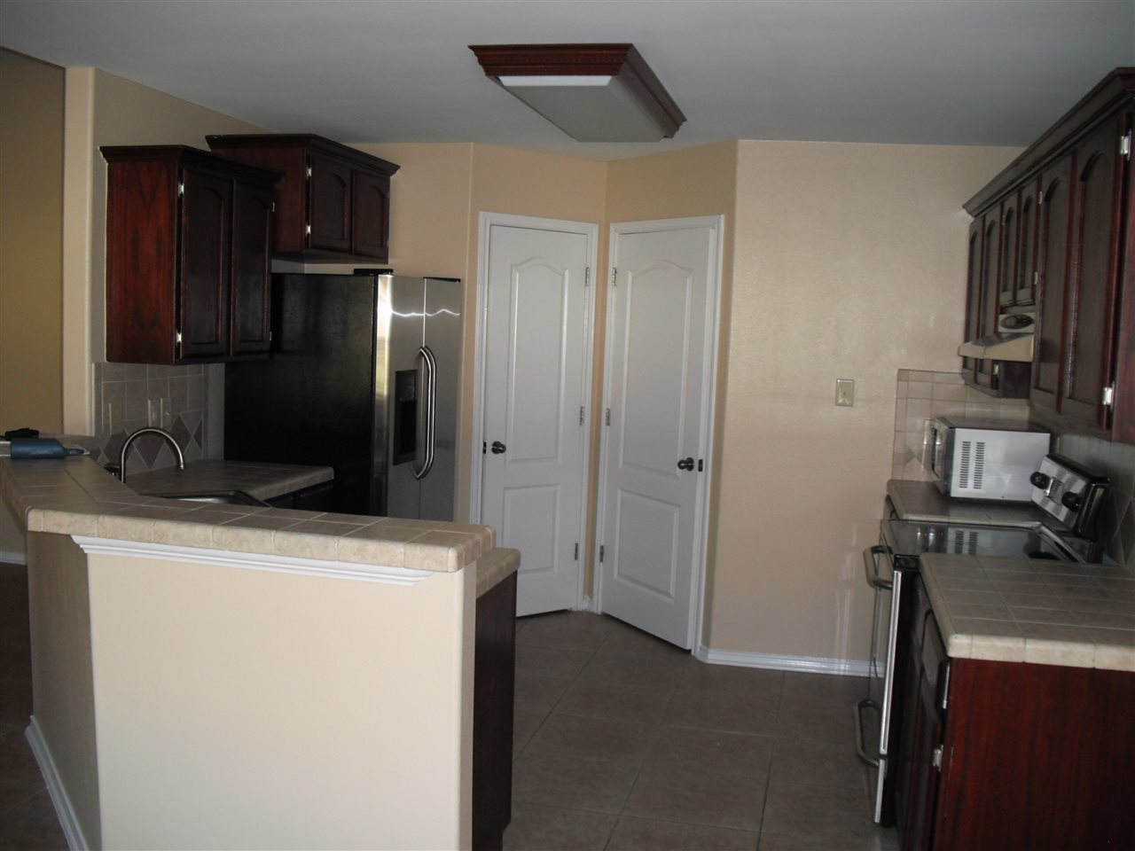 705 Puig Drive Laredo, TX 78045 - Photo 2 of 6 a utility room with dryer and washer