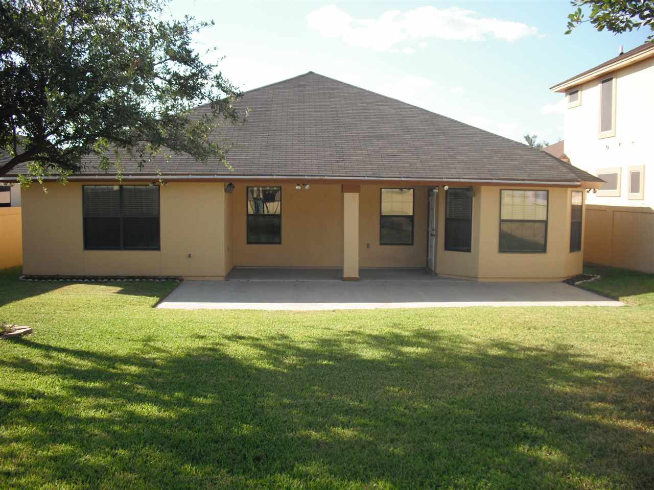 705 Puig Drive Laredo, TX 78045 - Photo 3 of 6