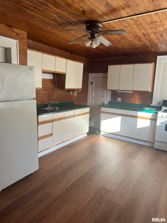 $99,000 | 607 West Main Street, Carbondale, IL 62901