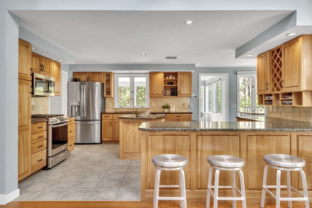 22 Baron Road Franklin, MA 02038 - Photo 7 of 40 Gallery Image 7
