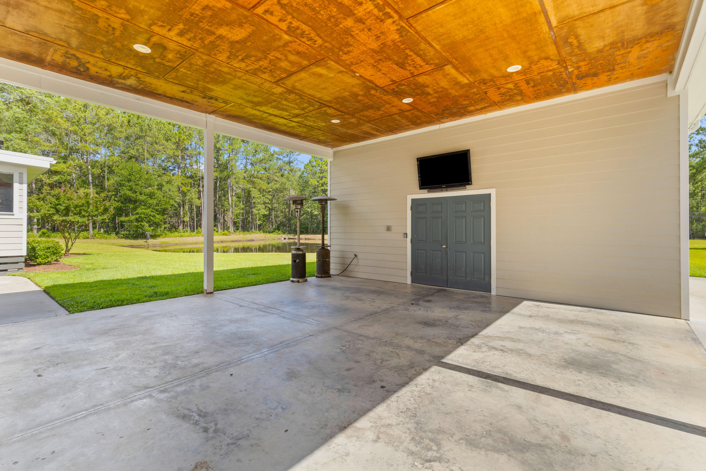 110 Huntington Court Walterboro, SC 29488 - Photo 45 of 54 Carport