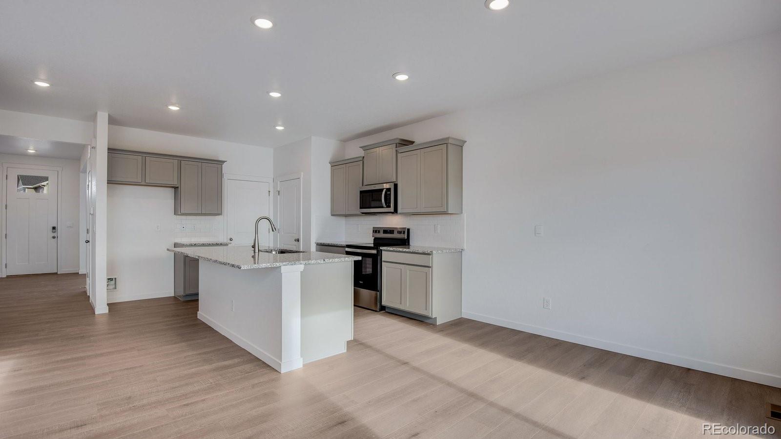 9855 Ceylon Court Commerce City, CO 80022 - Photo 17 of 50